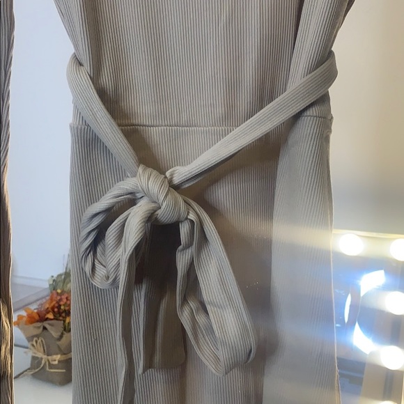 Dress - Picture 4 of 4